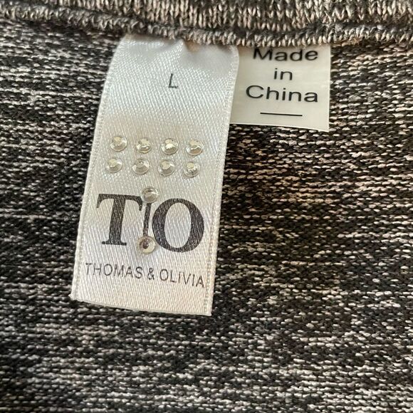 Thomas & Olivia Halloween V-Neck Top L - Picture 5 of 6